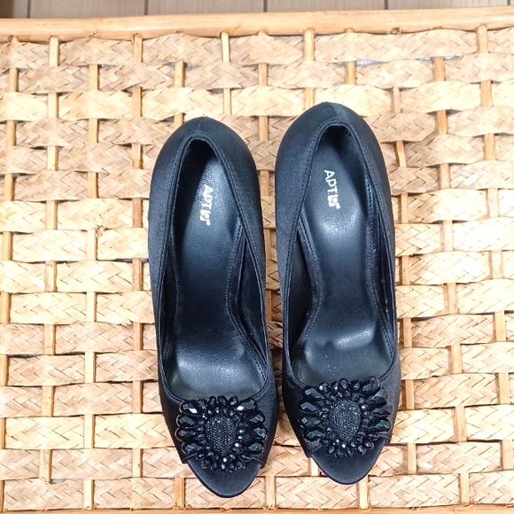 #ST38 Apt.9 High Heels for women Size 6 1/2 Med - Picture 2 of 7